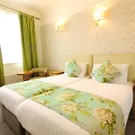Castle Hotel